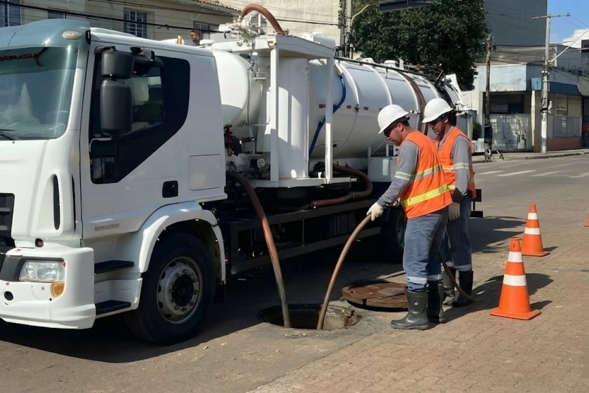 Limpeza com Hidrojateamento