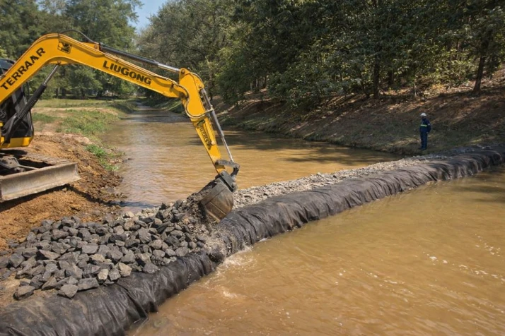 Construção de Muro de Contenção Tipo Gabião
